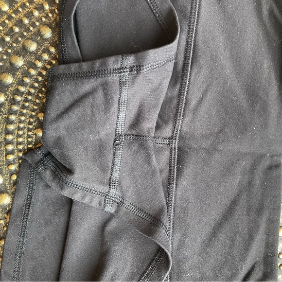 lululemon athletica Women's Black Shorts. Size 4 - Picture 3 of 4